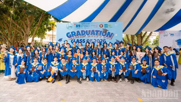 HSB không ngừng nỗ lực xây dựng một môi trường học tập nhân văn, nghĩa tình -nơi mỗi người học được nuôi dưỡng cả về trí tuệ lẫn tinh thần, đạo đức.