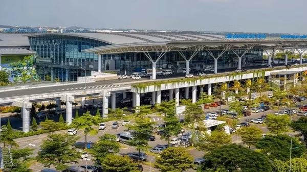 Theo nhiệm vụ quy hoạch, các đầu mối hạ tầng giao thông được gắn với dịch vụ cấp vùng của Cảng hàng không quốc tế Nội Bài.