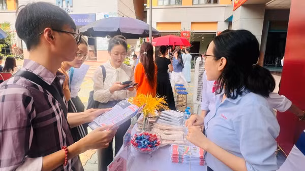 Trong khuôn khổ Tuần lễ việc làm, sinh viên được tiếp cận quy trình tuyển dụng thực tế tại doanh nghiệp.