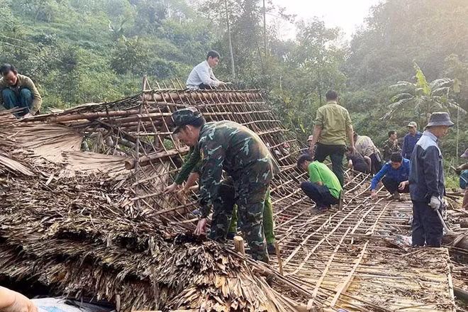 Ngay sau khi xảy ra thiên tai, các địa phương huy động lực lượng giúp nhân dân khắc phục hậu quả.