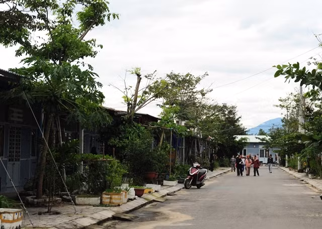 Đà Nẵng cần sớm hoàn thành các thủ tục cấp giấy chứng nhận quyền sử dụng đất cho các hộ dân làng Vân.