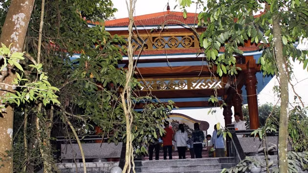 Đền thờ Bụt tại thác Bụt.