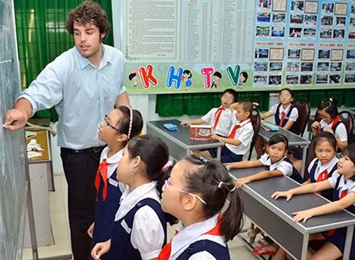 “Xóa mù chữ chức năng” đang là đòi hỏi cấp thiết của xã hội hiện đại. Ảnh: TẤN THANH