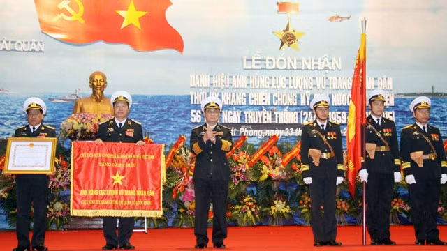 Cục Chính trị Hải quân đón nhận danh hiệu Anh hùng lực lượng vũ trang nhân dân 