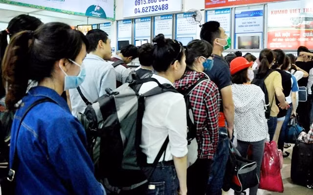 Sân bay Tân Sơn Nhất quá tải từ nhiều năm nay. Ảnh: MINH QUÂN