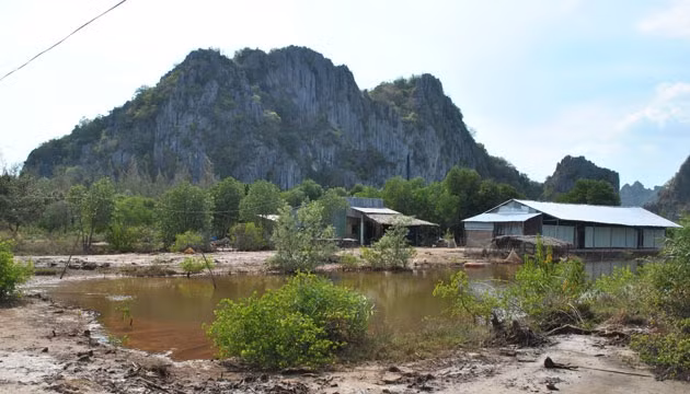 Núi Bà Tài là một trong 97 điểm cấm khai thác