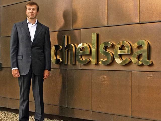 Chelsea luôn dựa vào những chính sách bạo chi để tăng cường sức mạnh kể từ khi Roman Abramovic xuất hiện. Ảnh: TL