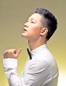 Ca sĩ Đức Tuấn - Giọng ca ghi dấu ấn với dòng nhạc xưa. 