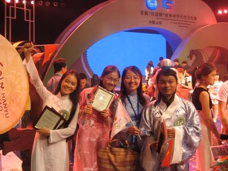 Học sinh Trường Trường THPT Chuyên Ngoại ngữ. (Ảnh: PTCNN)