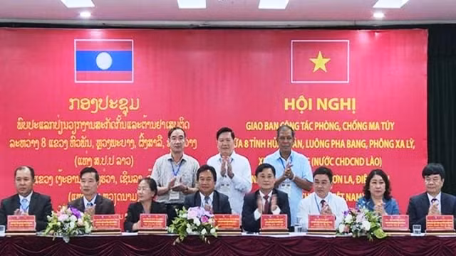 Ký kết văn bản ghi nhớ giữa tám tỉnh Việt - Lào về công tác phòng, chống ma túy. 