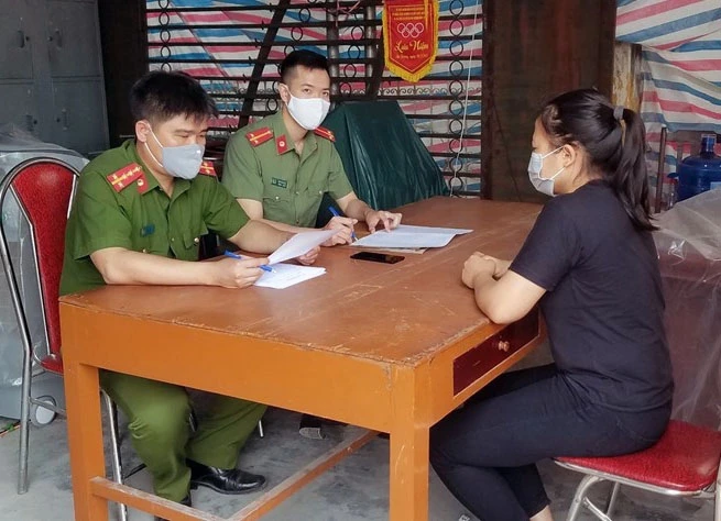 Chu Thị Hợp tại cơ quan công an.