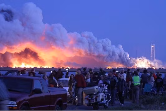 Quang cảnh vụ nổ tên lửa Antares ngày 28-10. (Ảnh: AFP).