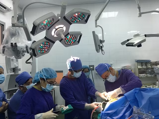 Lần đầu tiên thực hiện ca phẫu thuật thức tỉnh cho bệnh nhân u não