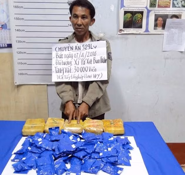 Đối tượng và tang vật bị bắt giữ.