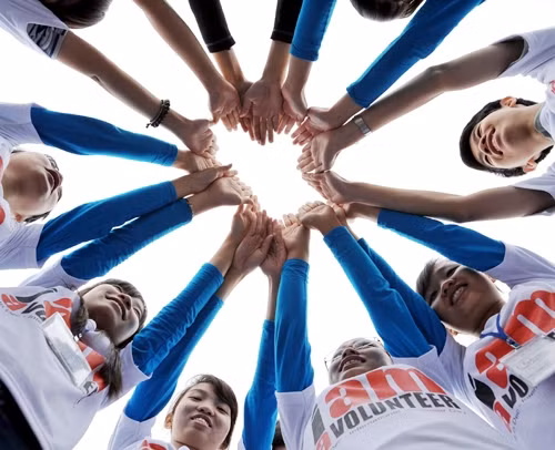 Tham gia các hoạt động tình nguyện để kết nối yêu thương đã và đang trở thành nhu cầu thiết yếu của tuổi trẻ. Ảnh: HẢI NAM