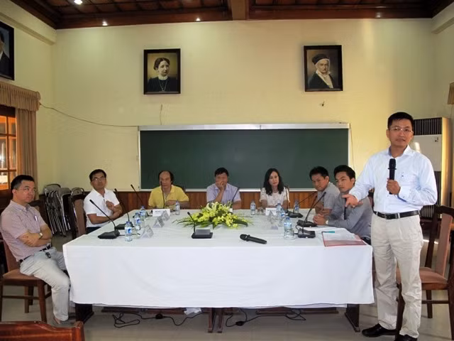 Một buổi báo cáo chuyên đề tại Viện Toán học.