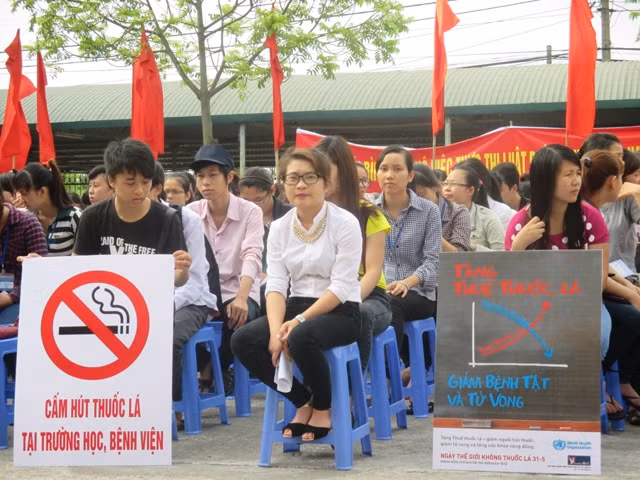 Mít-tinh hưởng ứng Ngày thế giới không thuốc lá tại Thái Bình.