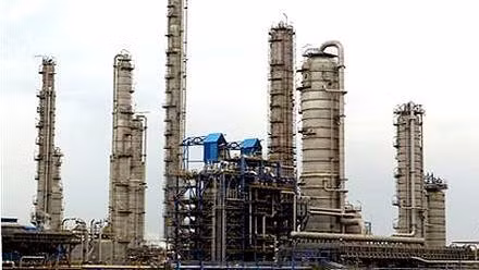 Mỹ tuyên bố trừng phạt ngành hóa dầu Iran