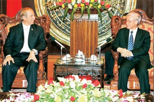Chủ tịch QH Nguyễn Phú Trọng tiếp Ðoàn đại biểu cấp cao Ðảng FMLN của El Salvador