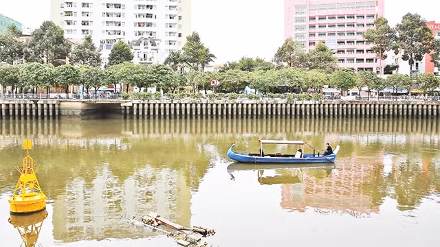 Hai bên bờ kênh Nhiêu Lộc - Thị Nghè được thành phố cải tạo, chỉnh trang đã tạo bộ mặt đô thị khang trang và hiện đại.
