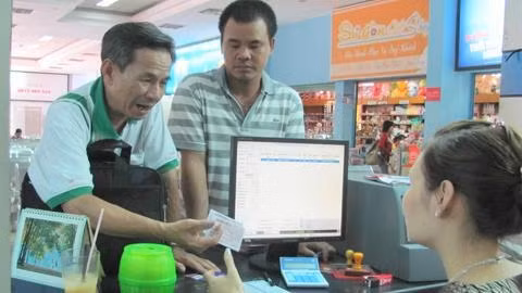 Ga Sài Gòn: Bán vé tàu Tết 2014 có gì mới?