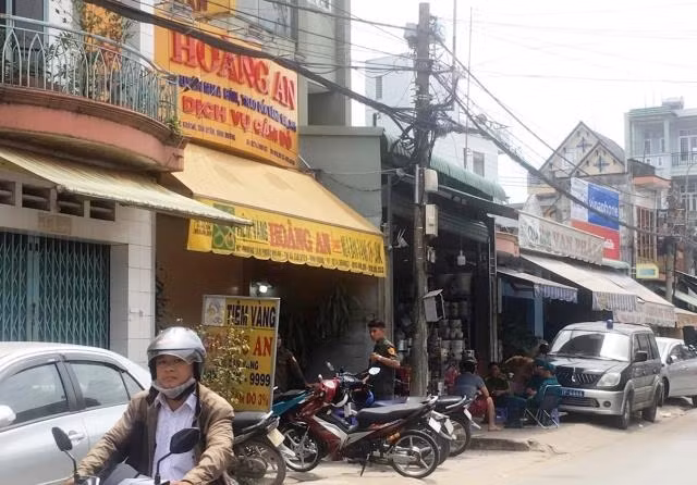 Tiệm vàng bị mất trộm. 
