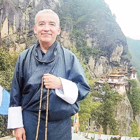 “Không có con đường dẫn đến hạnh phúc mà hạnh phúc chính là con đường”