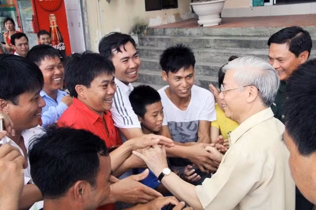 Tổng Bí thư Nguyễn Phú Trọng gặp gỡ nhân dân huyện đảo Cát Hải (Hải Phòng).