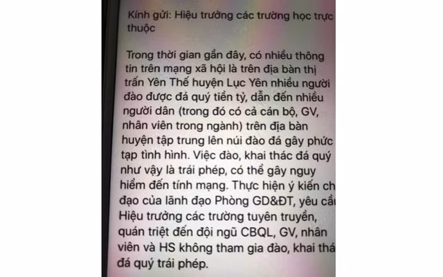 Ngành giáo dục yêu cầu hiệu trưởng các trường không để giáo viên, công chức tham gia việc đào tìm đá quý.