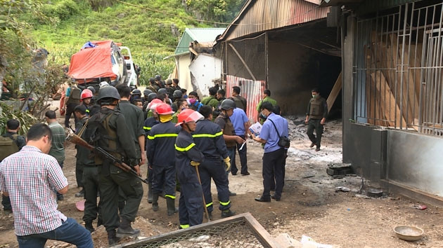 Cơ quan Công an tiếp cận nhà đối tượng truy nã Nguyễn Thanh Tuân.
