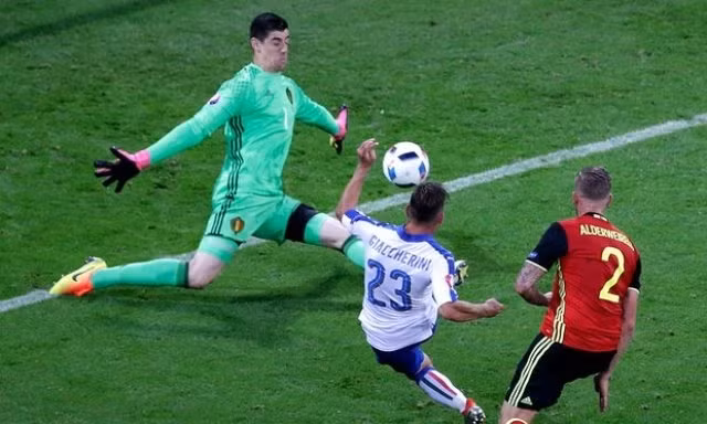 Pha ghi bàn đẹp mắt mở tỷ số của tiền vệ Emanuele Giaccherini. (Ảnh: EPA)