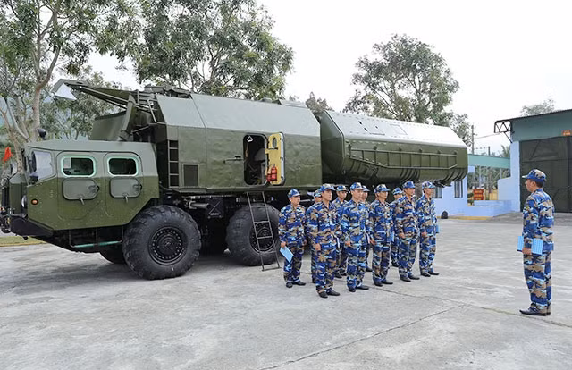 Cán bộ, chiến sĩ Đội hỏa lực, Lữ đoàn 680, Vùng 3 Hải quân quán triệt nhiệm vụ huấn luyện năm 2019.