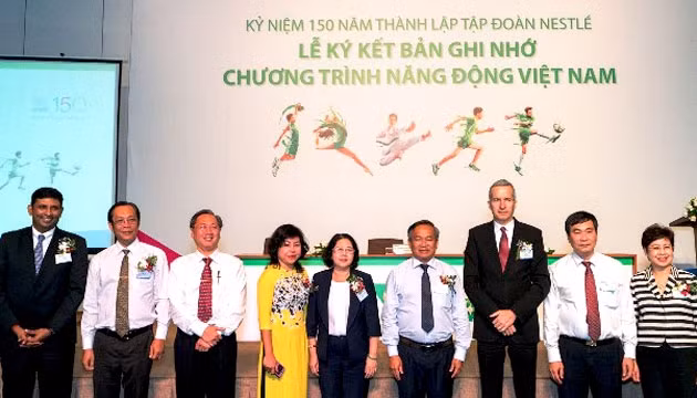 Ban Đại diện đề án 641 và lãnh đạo Công ty Nestlé Việt Nam tại Lễ ký kết Biên bản ghi nhớ.