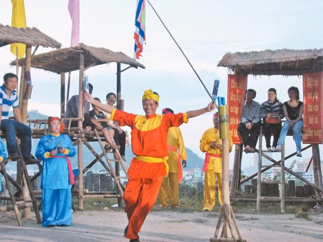 Nghệ nhân Hoàng Việt đóng vai Anh Hiệu. Ảnh: Nguyễn Văn Quế