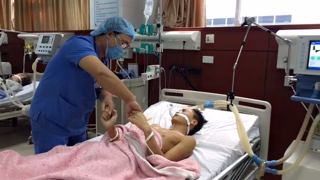 Cứu sống bệnh nhân ngừng tuần hoàn bằng phương pháp lọc máu liên tục.