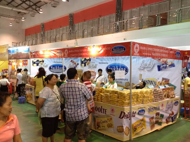 Một số mặt hàng bánh kẹo Việt Nam tham gia hội chợ tại nước ngoài.