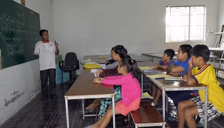 Lớp dạy chữ Khmer cho con em đồng bào dân tộc tại chùa Trà Tim mới, xã Ðại Tân, huyện Mỹ Xuyên, tỉnh Sóc Trăng.