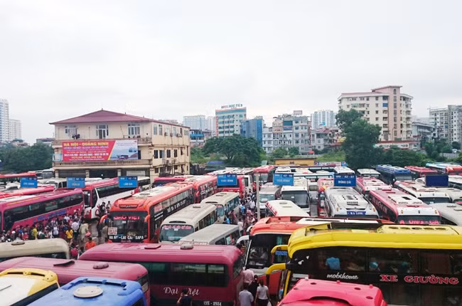 Trong dịp nghỉ lễ, các bến xe Hà Nội đã lên kế hoạch tăng cường xe để giải tỏa hành khách trong trường hợp khách tăng đột biến. Trong ảnh: Bến xe Mỹ Đình, Hà Nội.