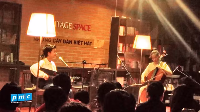 Lê Cát Trọng Lý biểu diễn tại Heritage Space, một không gian văn hóa uy tín tại Hà Nội.