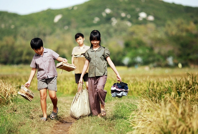  Cảnh trong phim Tôi thấy hoa vàng trên cỏ xanh.