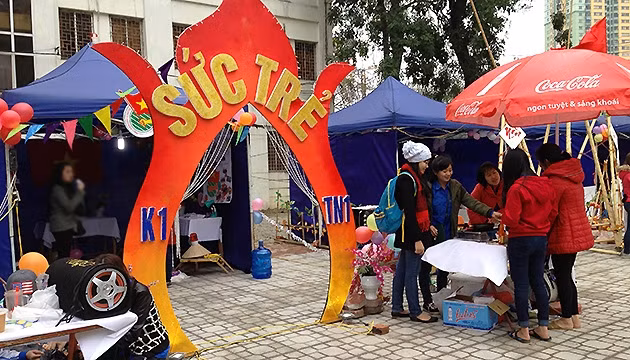 "Sức trẻ" để "Tiếp lửa truyền thống" tại khu trại chi đoàn TN1K1.