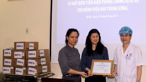 Tài trợ Bệnh viện Nhi TƯ thiết bị phòng, chống dịch sởi