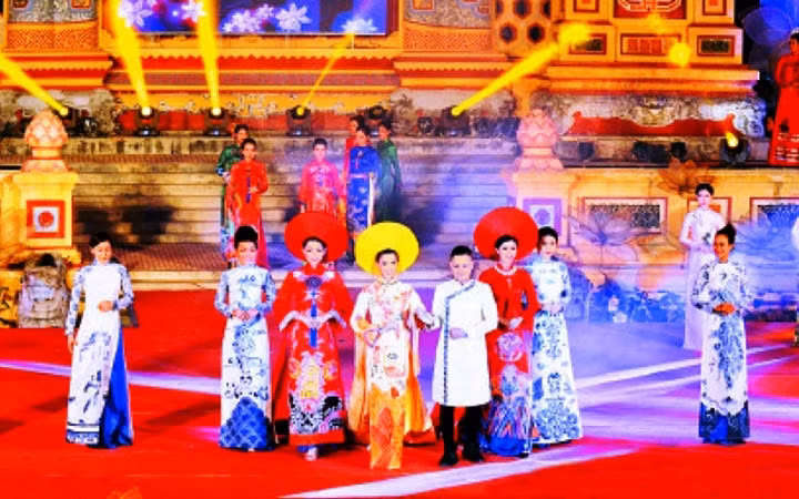 Lễ hội áo dài tại Festival Huế 2018.