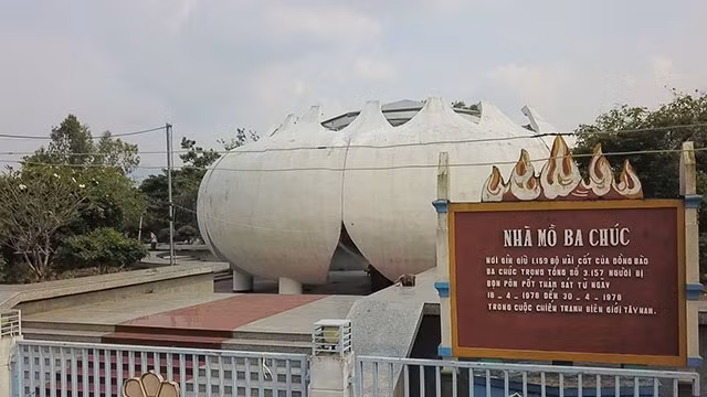 Nhà mồ Ba Chúc, nơi lưu giữ hài cốt của hơn 3.000 người dân Ba Chúc bị Pôn Pốt thảm sát.