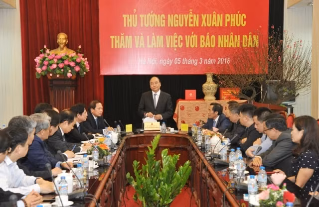Thủ tướng Nguyễn Xuân Phúc thăm và làm việc tại Báo Nhân Dân. 