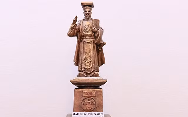 Một trong những mẫu phác thảo tượng vua Lý Thái Tông để lấy ý kiến (Ảnh: Tòa án Nhân dân tối cao).