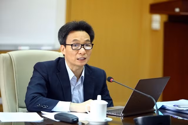 Phó Thủ tướng Vũ Đức Đam chủ trì cuộc họp sáng 3-4. (Ảnh: VGP)