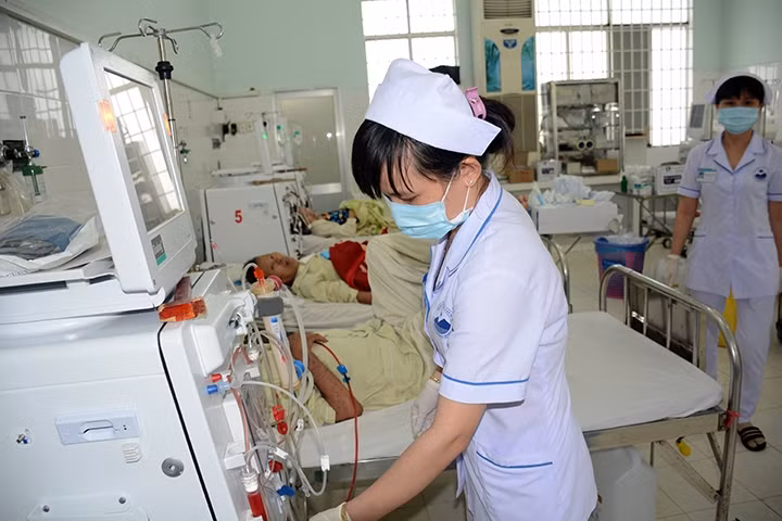 Máy chạy thận của Bệnh viện đa khoa Tây Ninh luôn hoạt động với tần suất cao để phục vụ công tác điều trị.