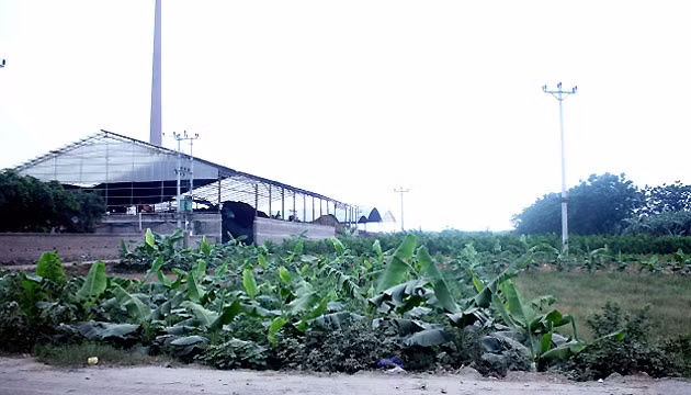 Nhà máy gạch tuynel của Công ty TNHH Đại Nam lấn chiếm đất công của xã Tứ Dân, huyện Khoái Châu, tỉnh Hưng Yên.