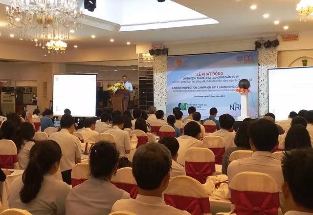 Đông đảo đại biểu tham dự lễ phát động.